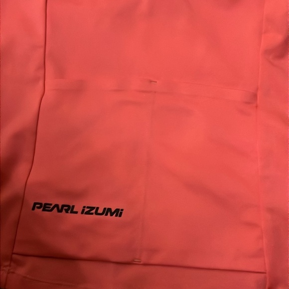 Pearl Izumi peach top with built in bra. Pretty and stylish. Size XS - Picture 5 of 7